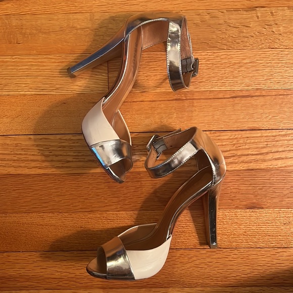 Schutz Open Toe Ankle Strap Leather Heel white and silver size 7.5 4.5in heel - Picture 3 of 9